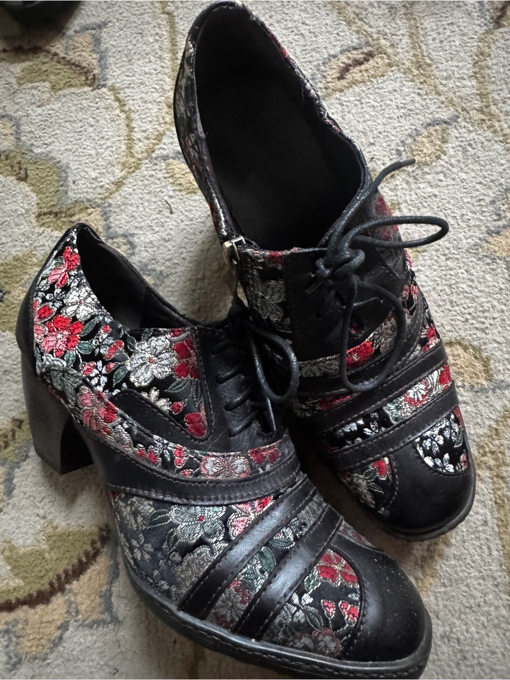 Black Floral Lace-Up Block Heel Oxfords